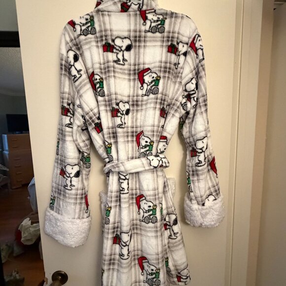 Snoopy Holiday Robe - Picture 4 of 4